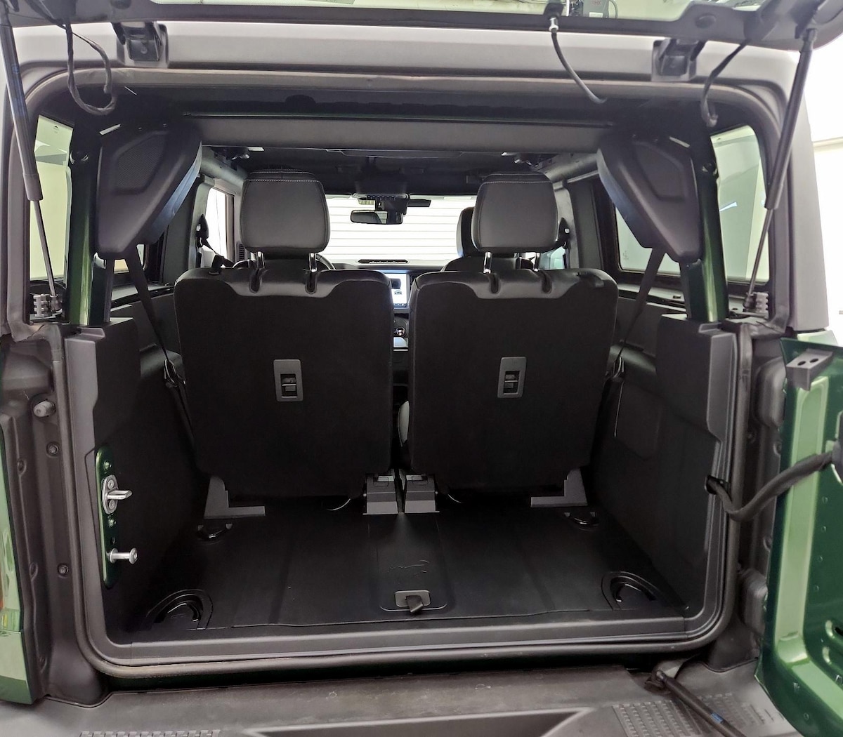Trunk/Cargo (Seats Up)