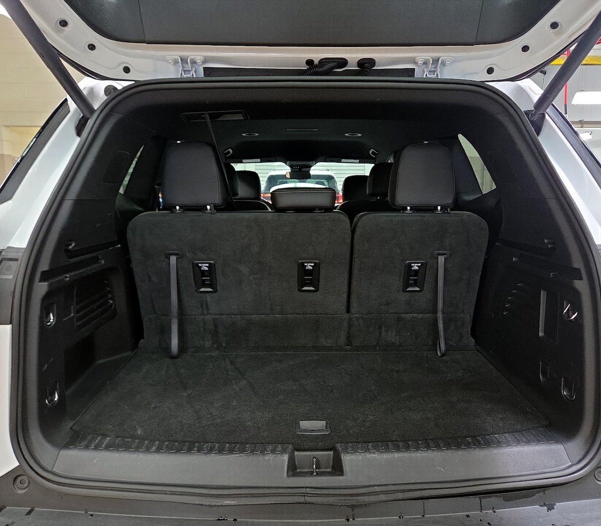 Trunk/Cargo (Seats Up)