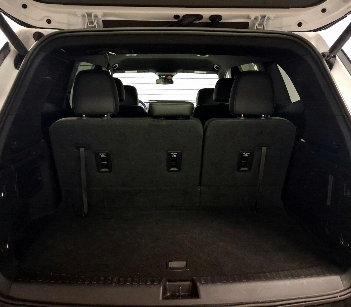 Trunk/Cargo (Seats Up)