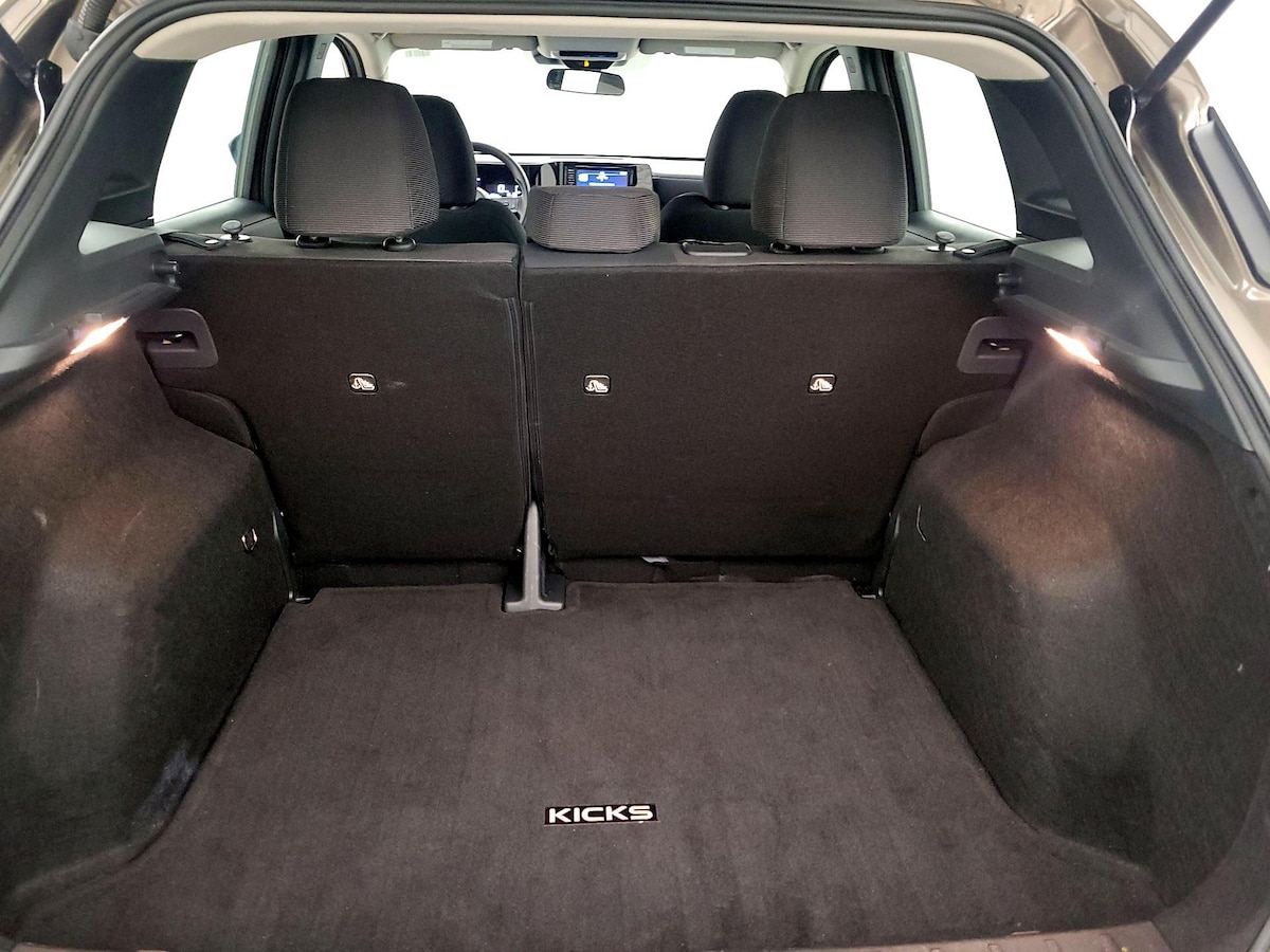 Trunk/Cargo (Seats Up)
