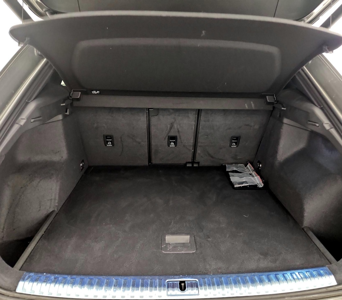 Trunk/Cargo (Seats Up)
