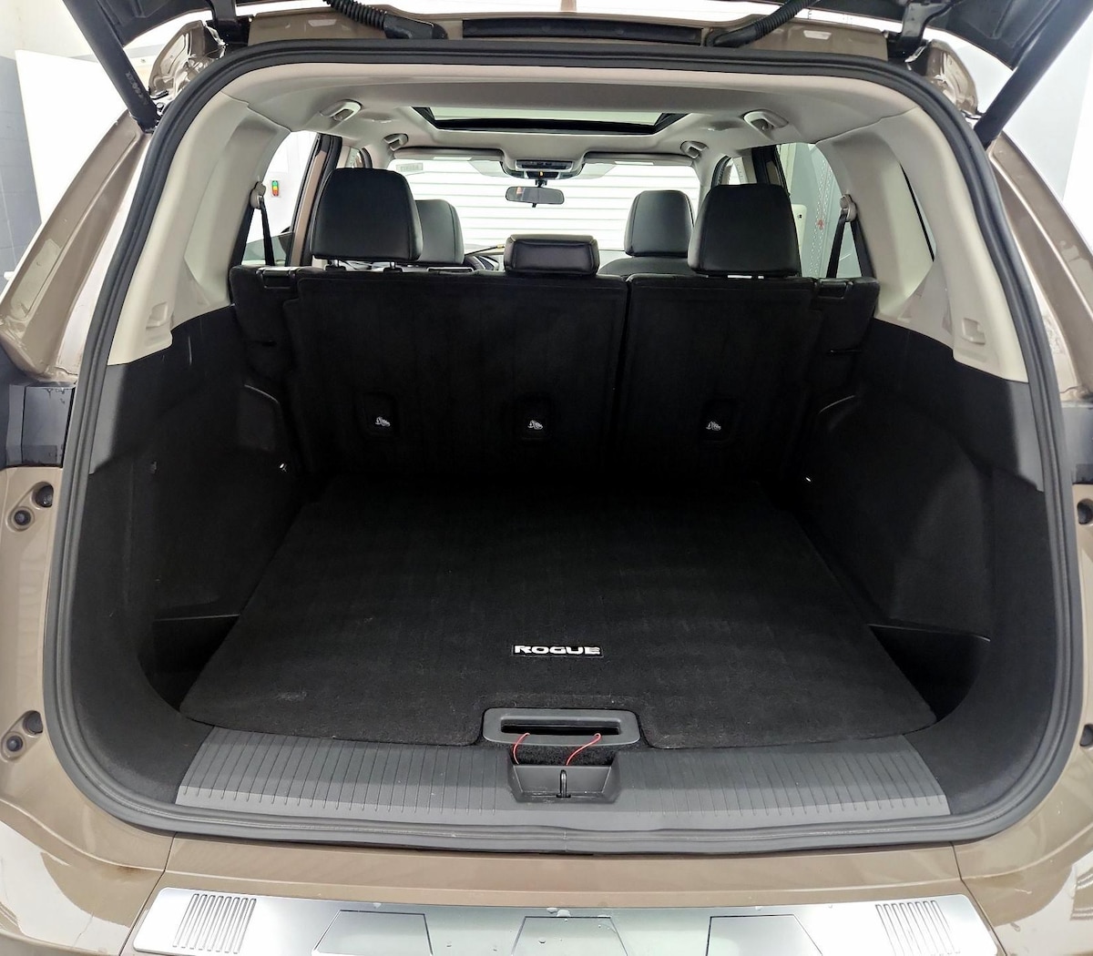 Trunk/Cargo (Seats Up)