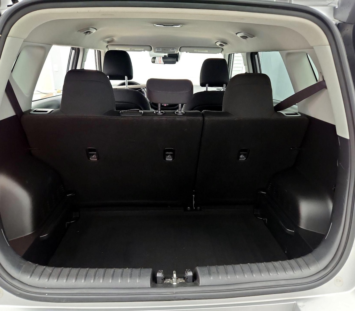 Trunk/Cargo (Seats Up)
