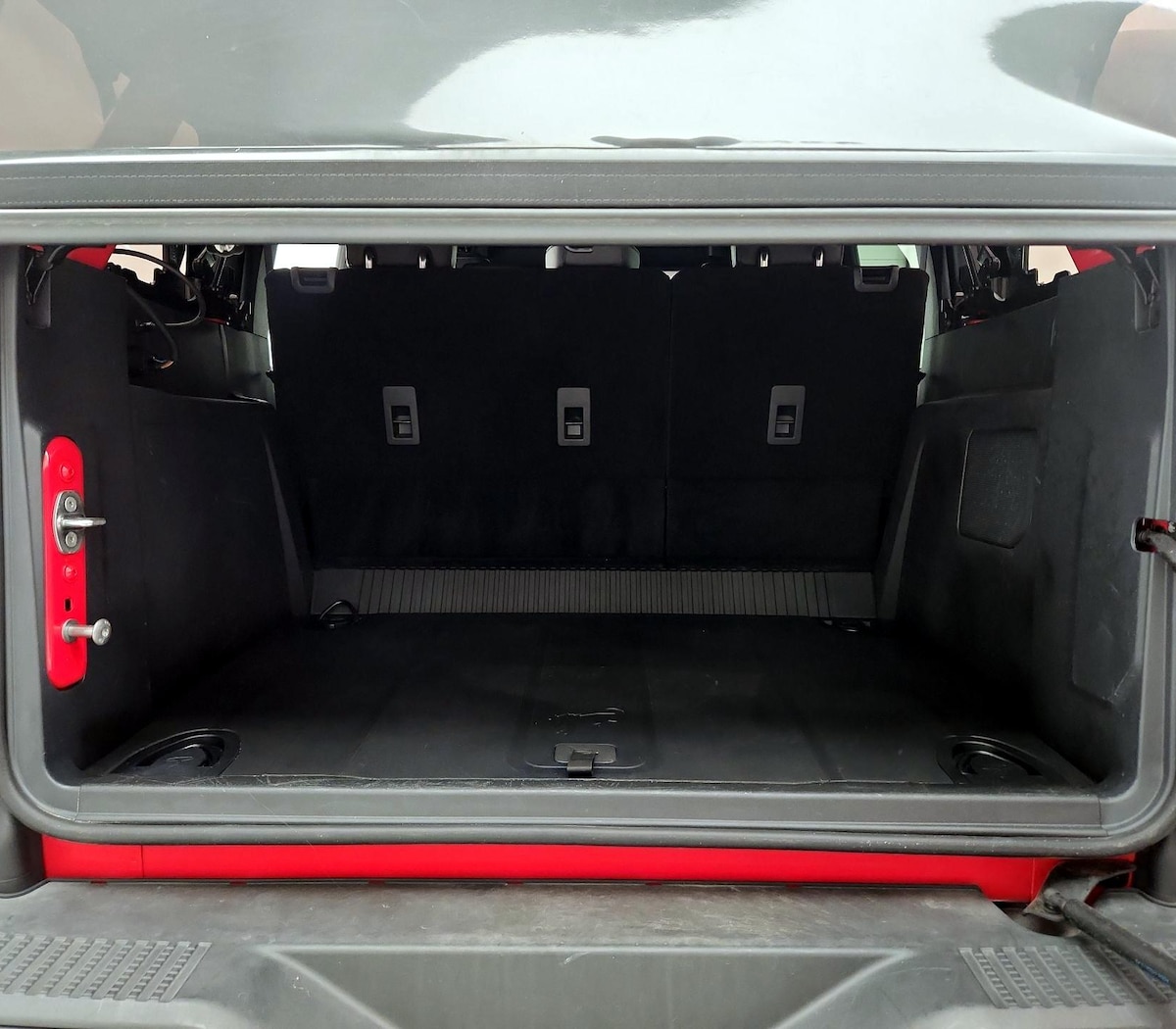 Trunk/Cargo (Seats Up)
