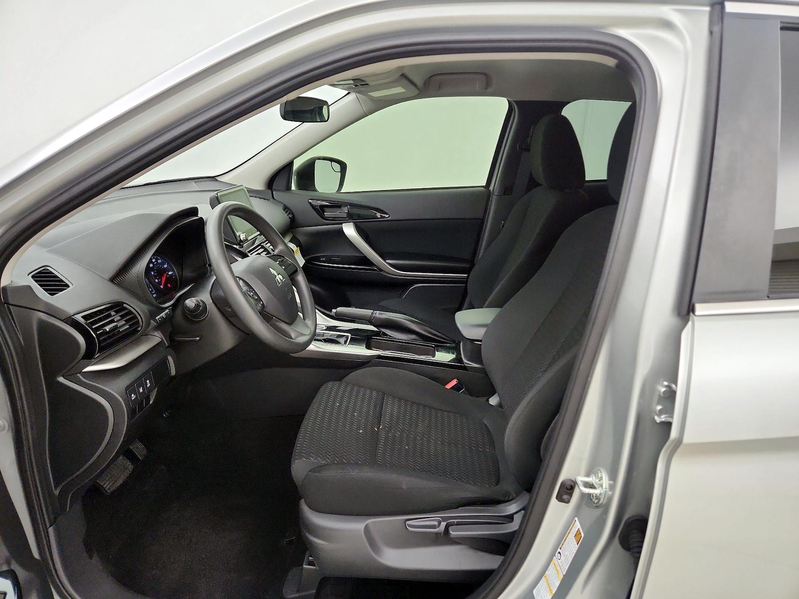 2025 Mitsubishi Eclipse Cross LE - Photo 12
