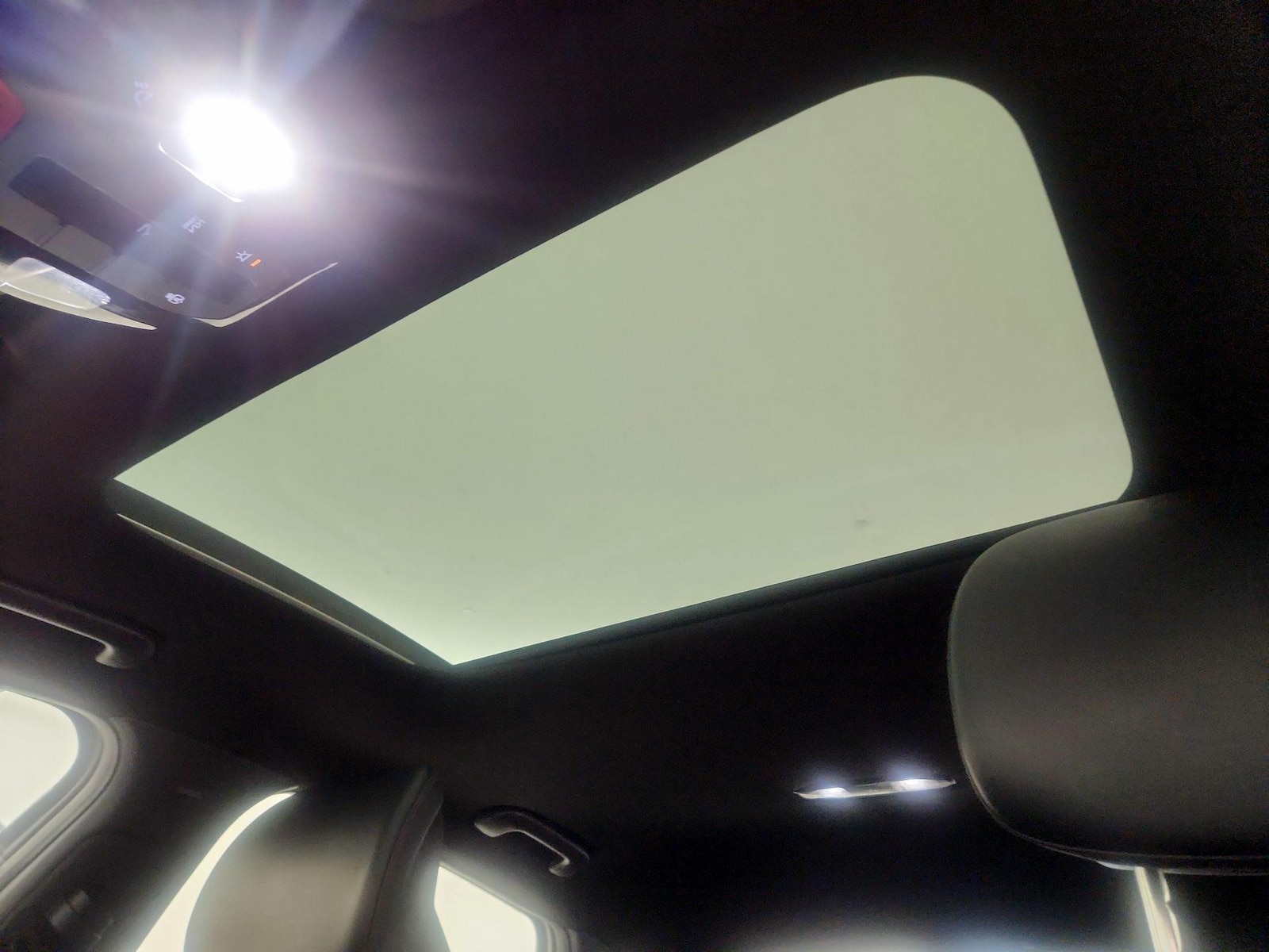 Sunroof(s) & Overhead Airbags