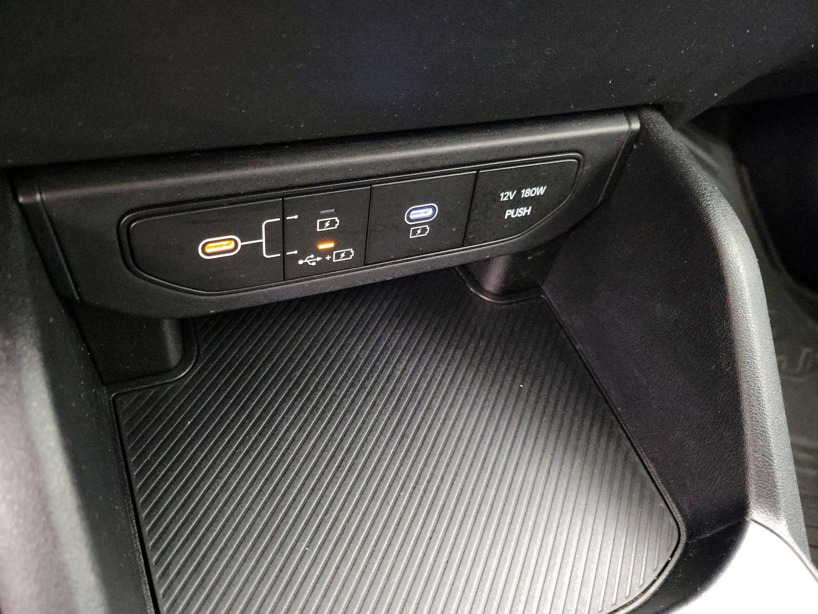 2025 Kia K4 LXS - Photo 19