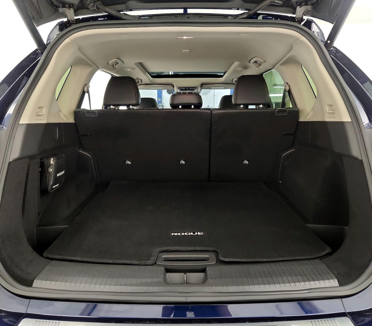 Trunk/Cargo (Seats Up)