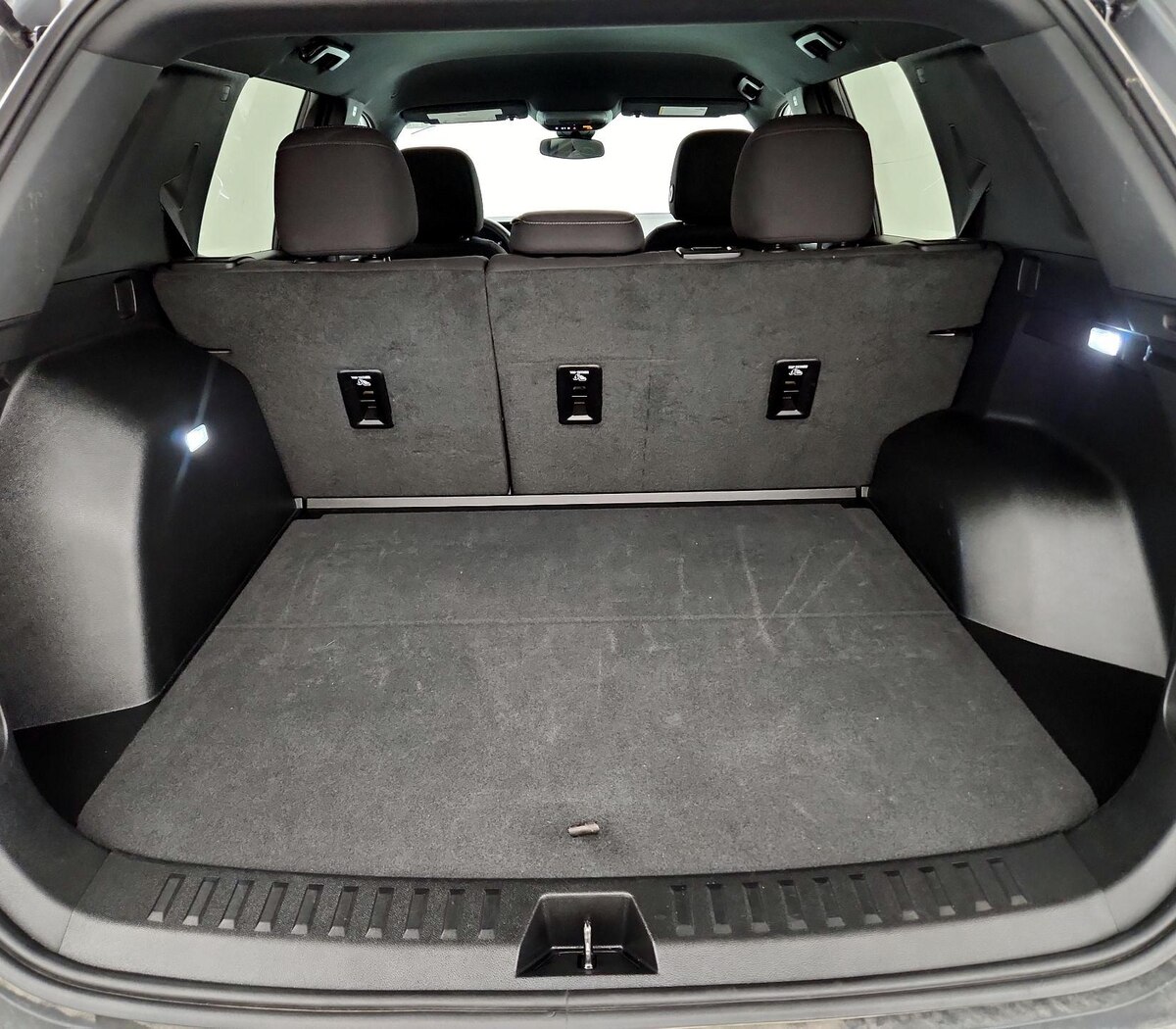 Trunk/Cargo (Seats Up)