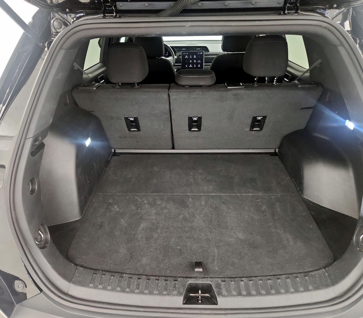Trunk/Cargo (Seats Up)