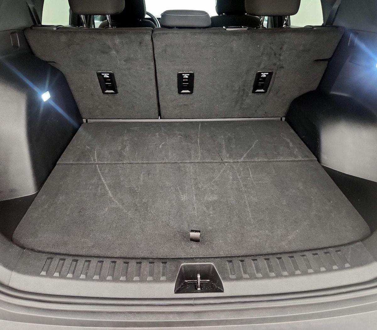 Trunk/Cargo (Seats Up)