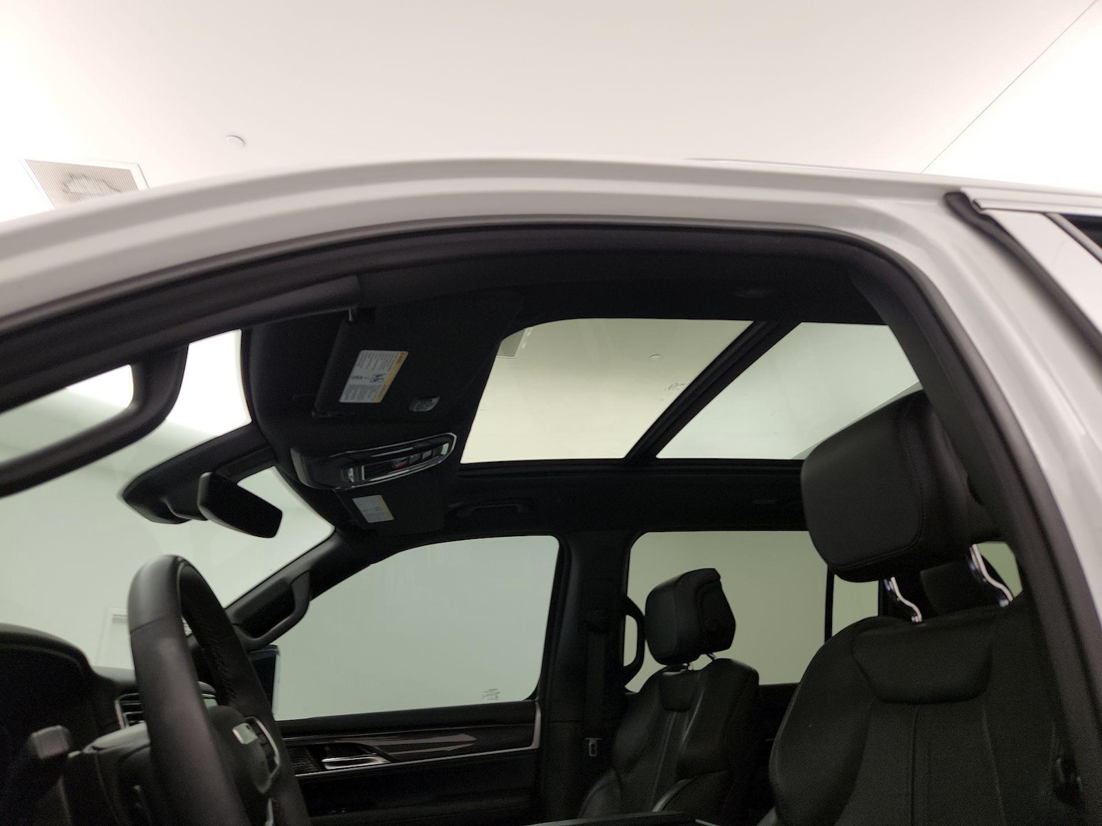 Panoramic Sunroof & Skylight(s)