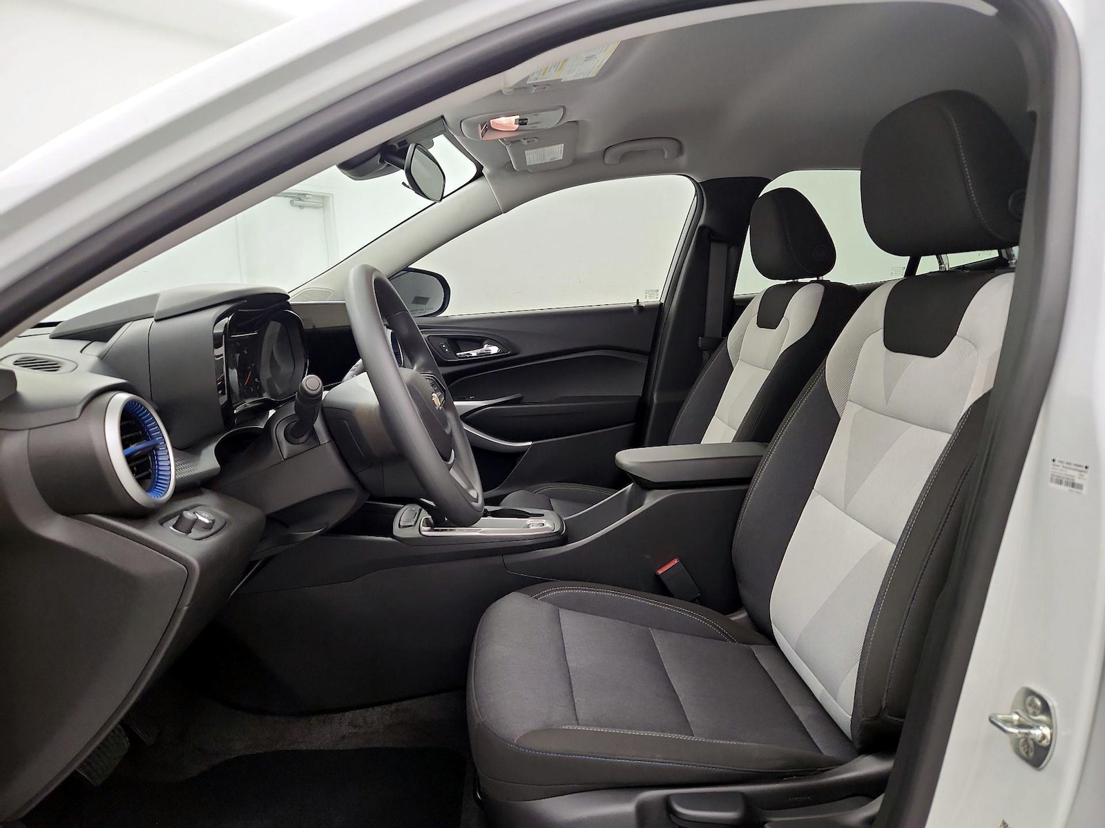 2025 Chevrolet Trax LS - Photo 12