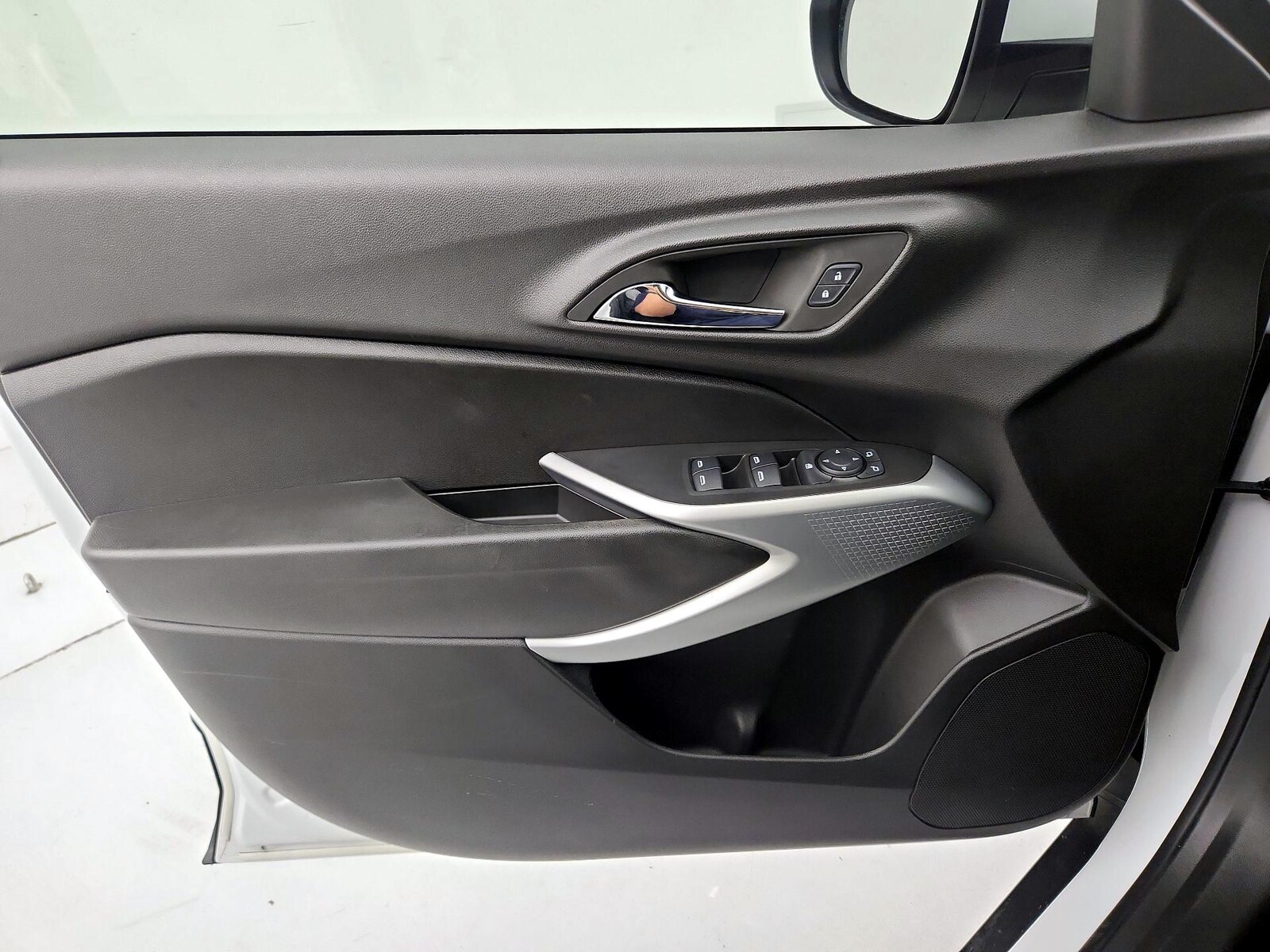 2025 Chevrolet Trax LS - Photo 13