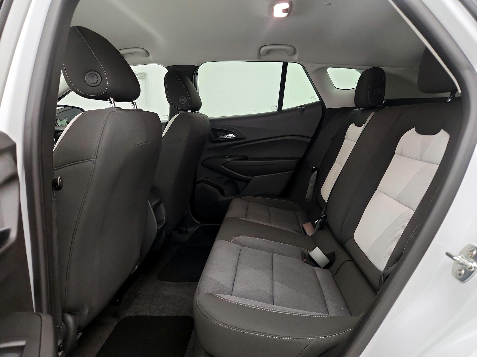 2025 Chevrolet Trax LS - Photo 21