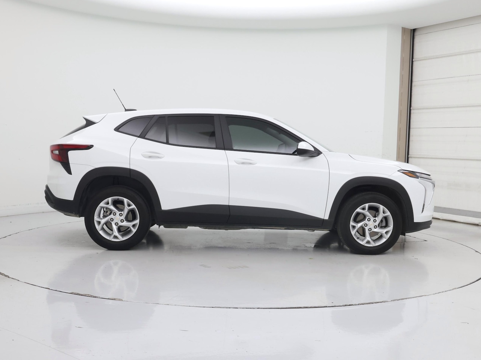 2025 Chevrolet Trax LS - Photo 8