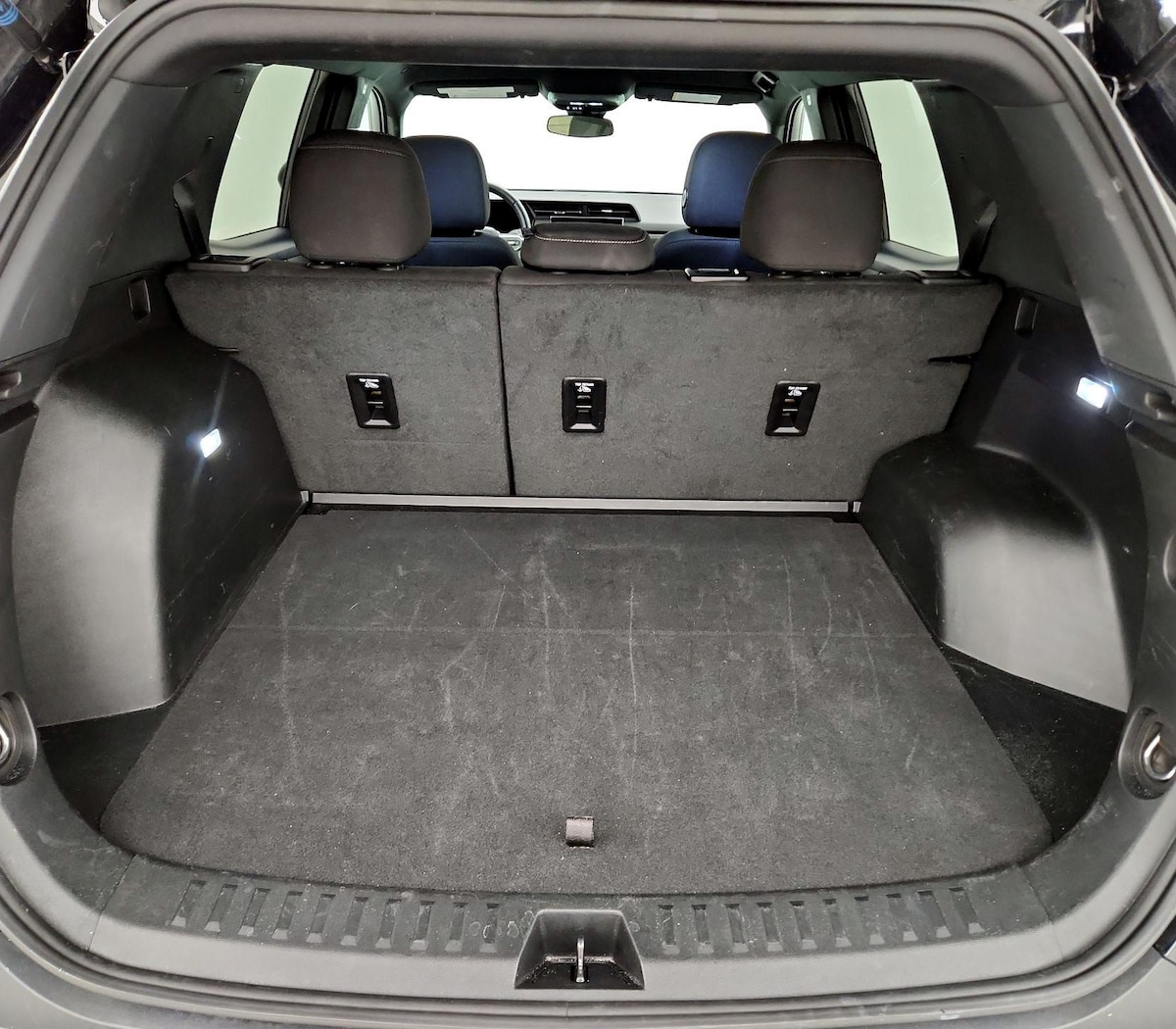 Trunk/Cargo (Seats Up)
