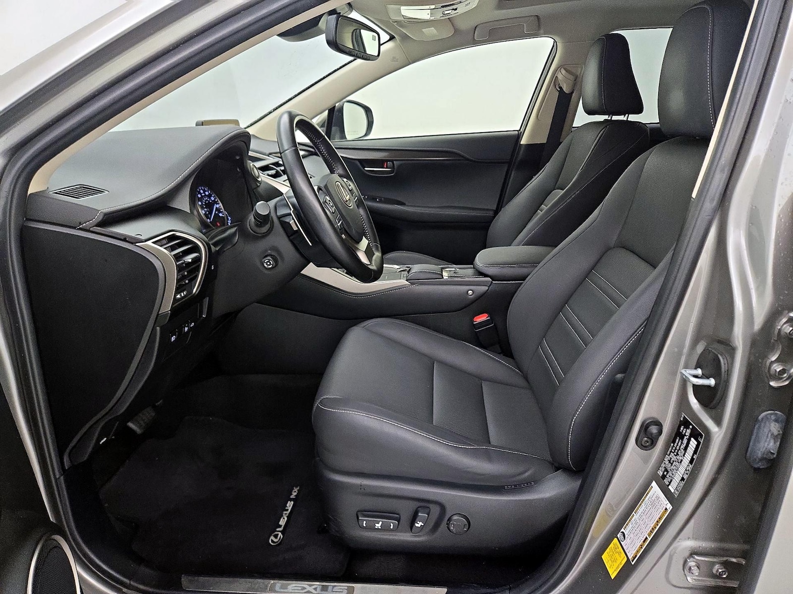 2020 Lexus NX 300 - Photo 12