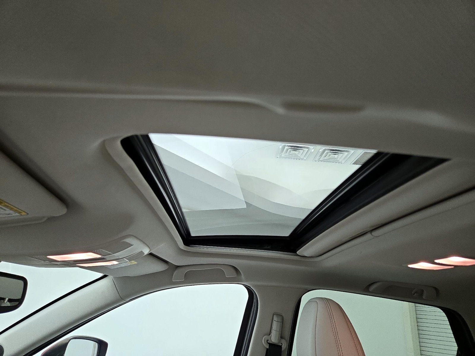 Sunroof(s) & Overhead Airbags