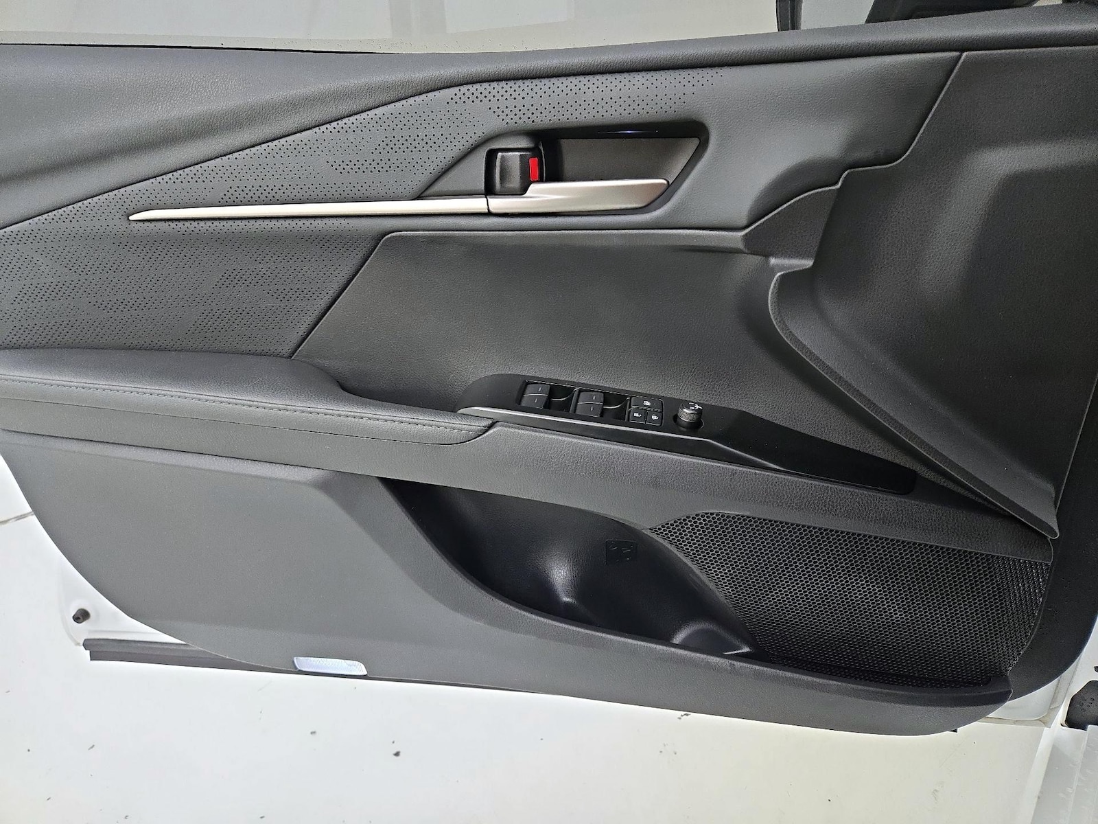 2025 Toyota Camry XSE - Photo 13