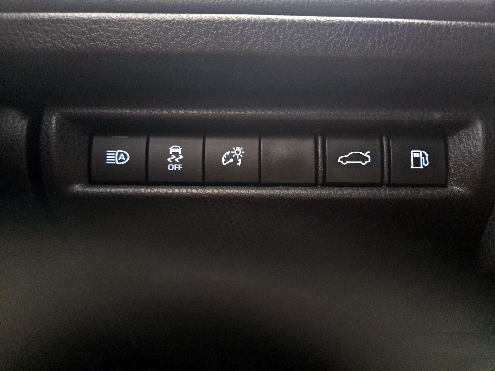 2025 Toyota Camry XSE - Photo 14
