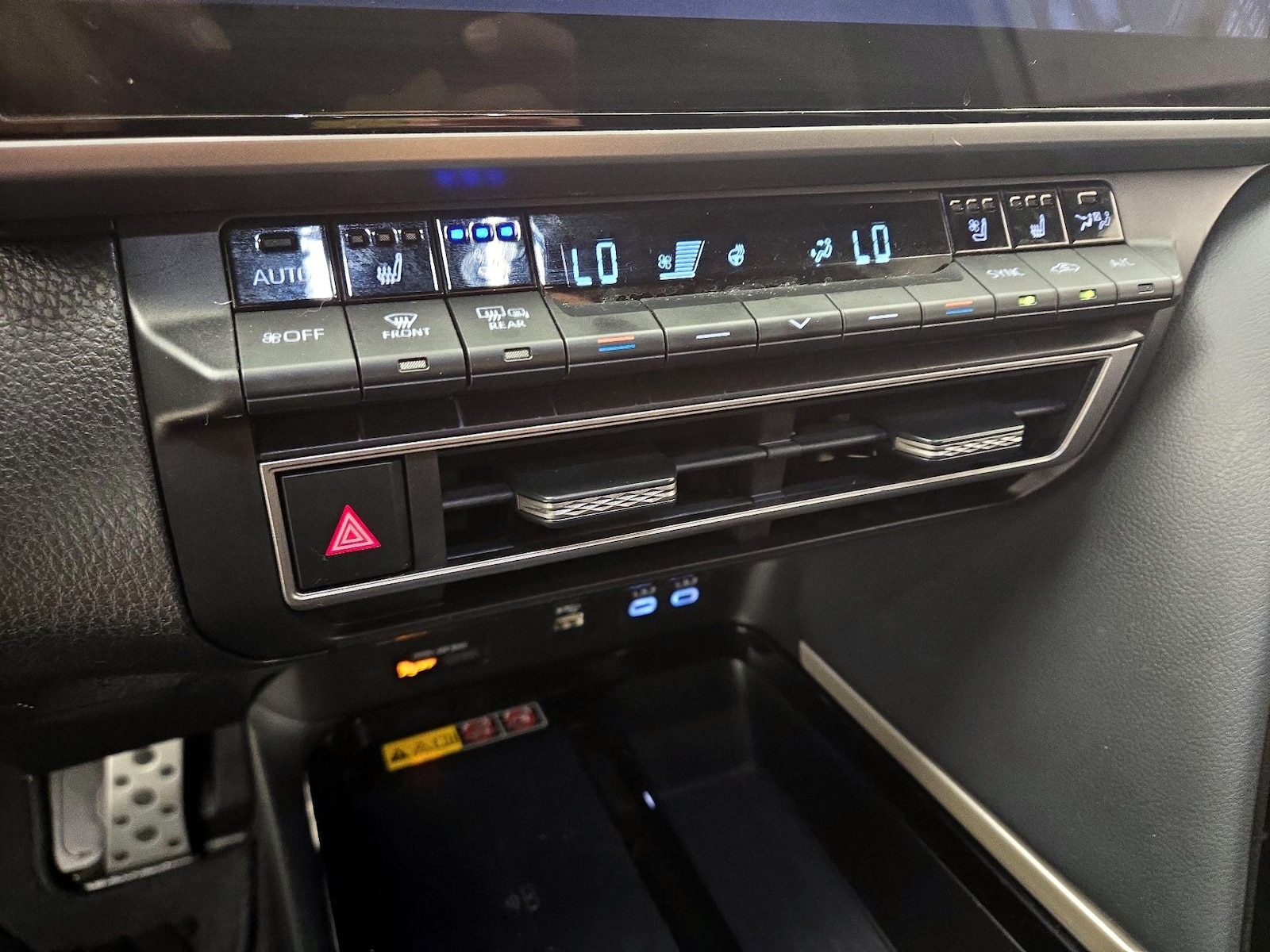 2025 Toyota Camry XSE - Photo 18