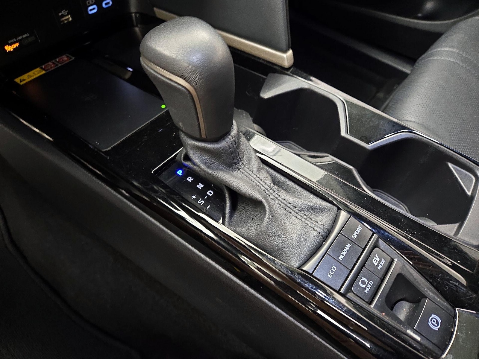 2025 Toyota Camry XSE - Photo 19