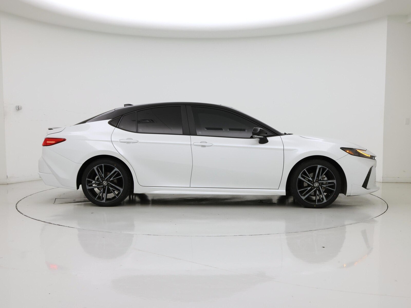 2025 Toyota Camry XSE - Photo 26