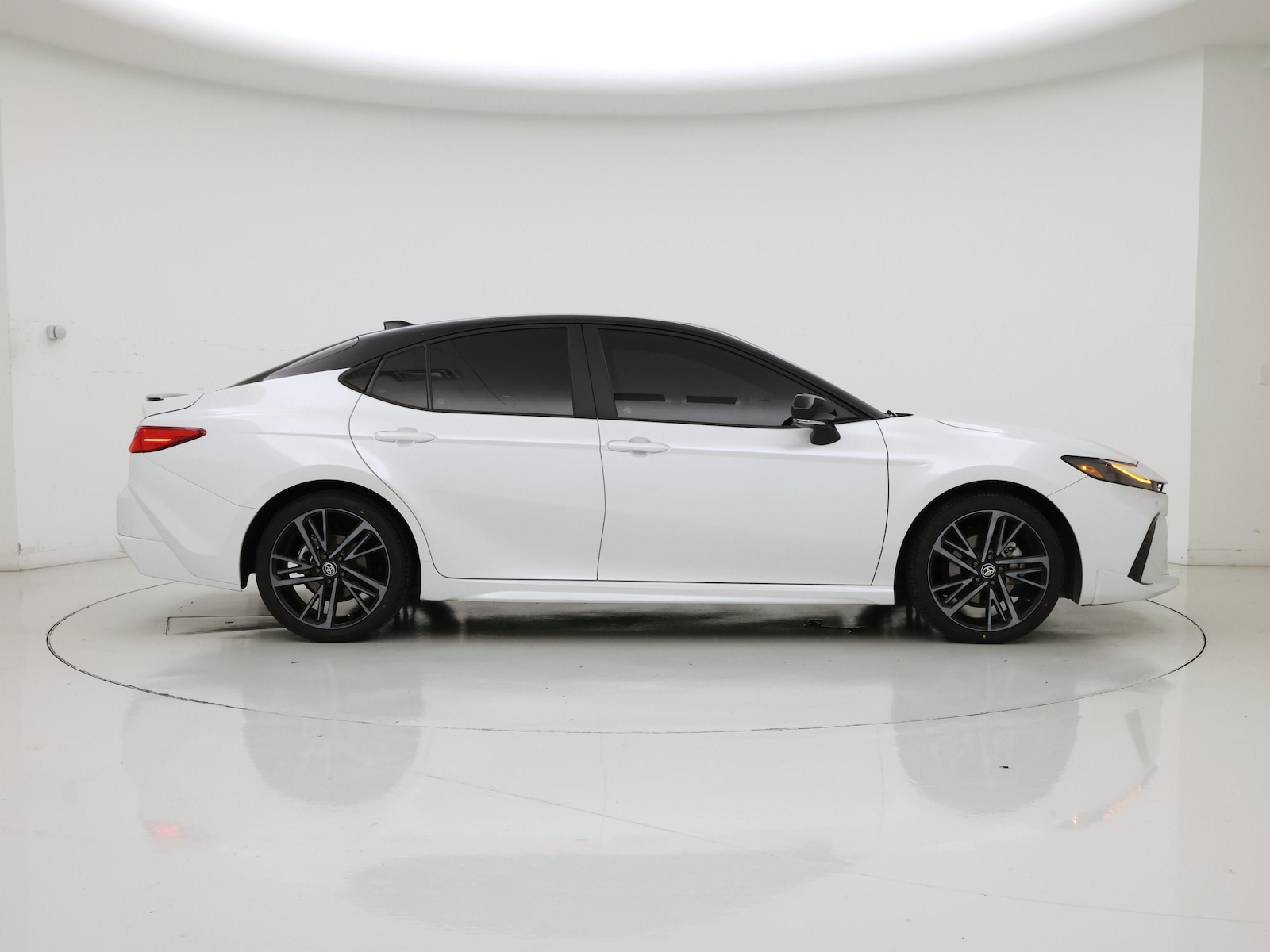2025 Toyota Camry XSE - Photo 8