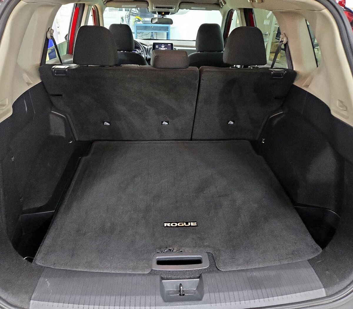 Trunk/Cargo (Seats Up)
