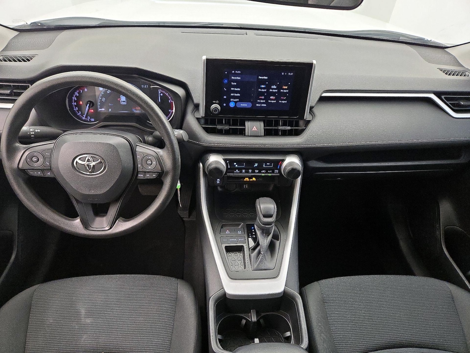 2023 Toyota RAV4 LE - Photo 10