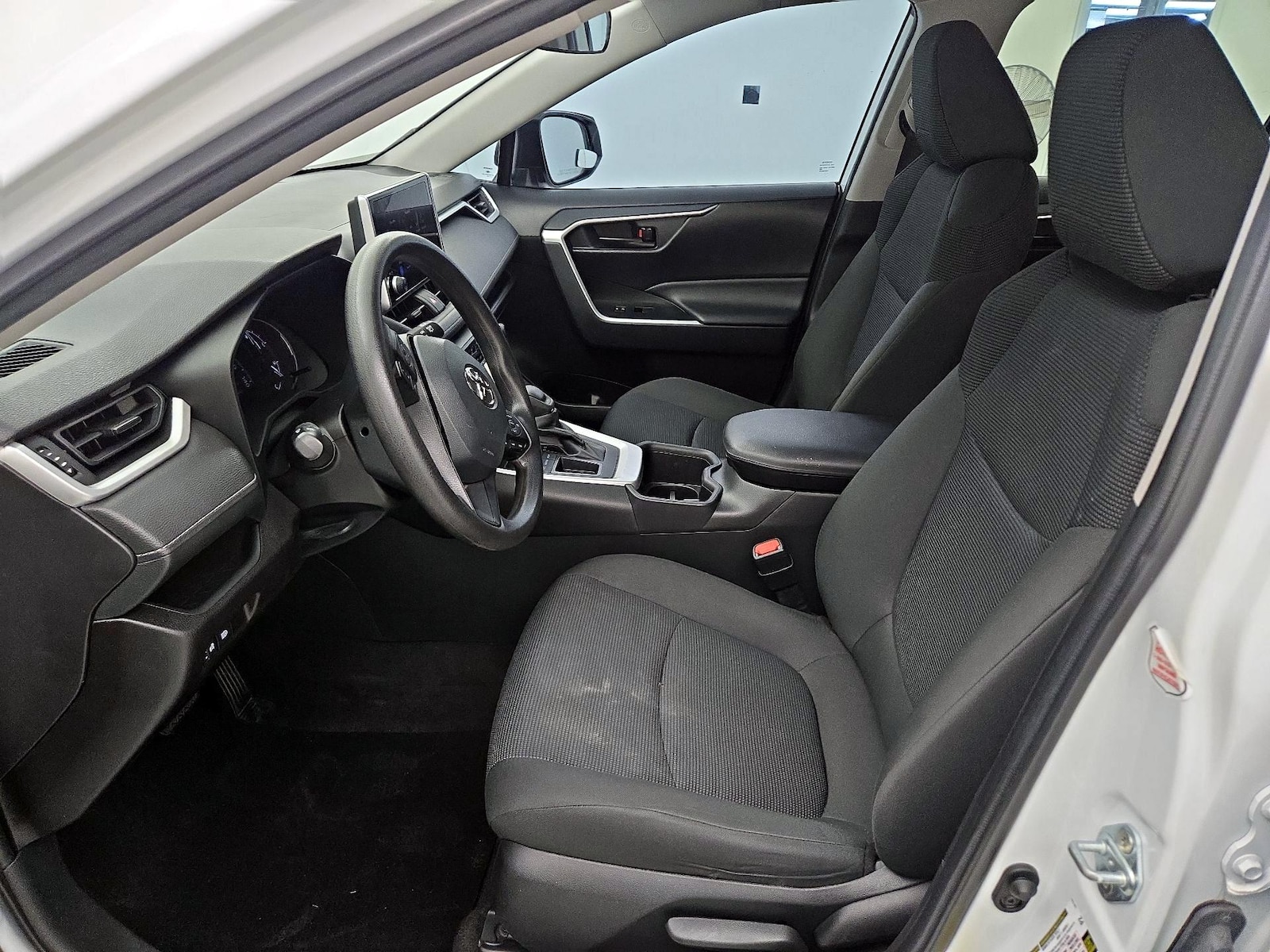 2023 Toyota RAV4 LE - Photo 12