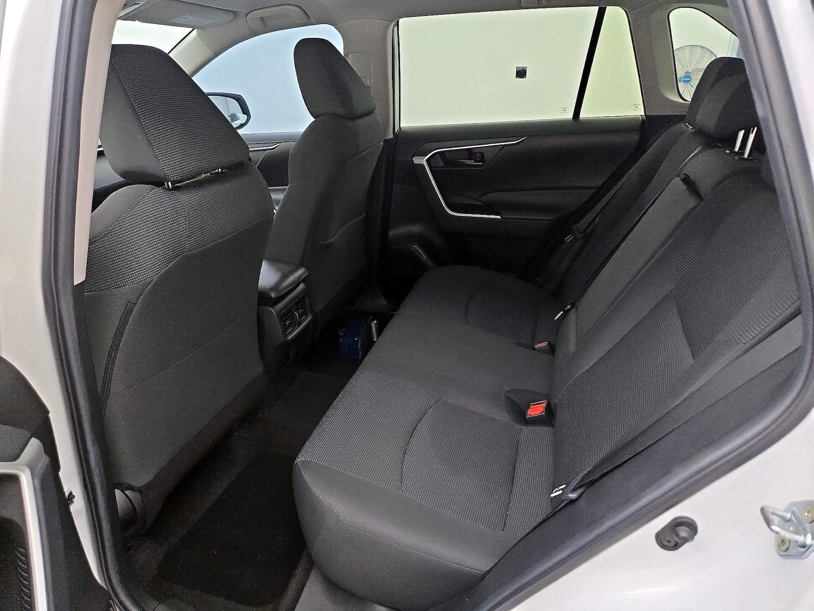 2023 Toyota RAV4 LE - Photo 20