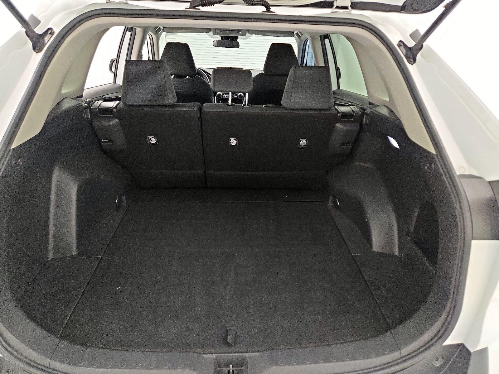2023 Toyota RAV4 LE - Photo 21