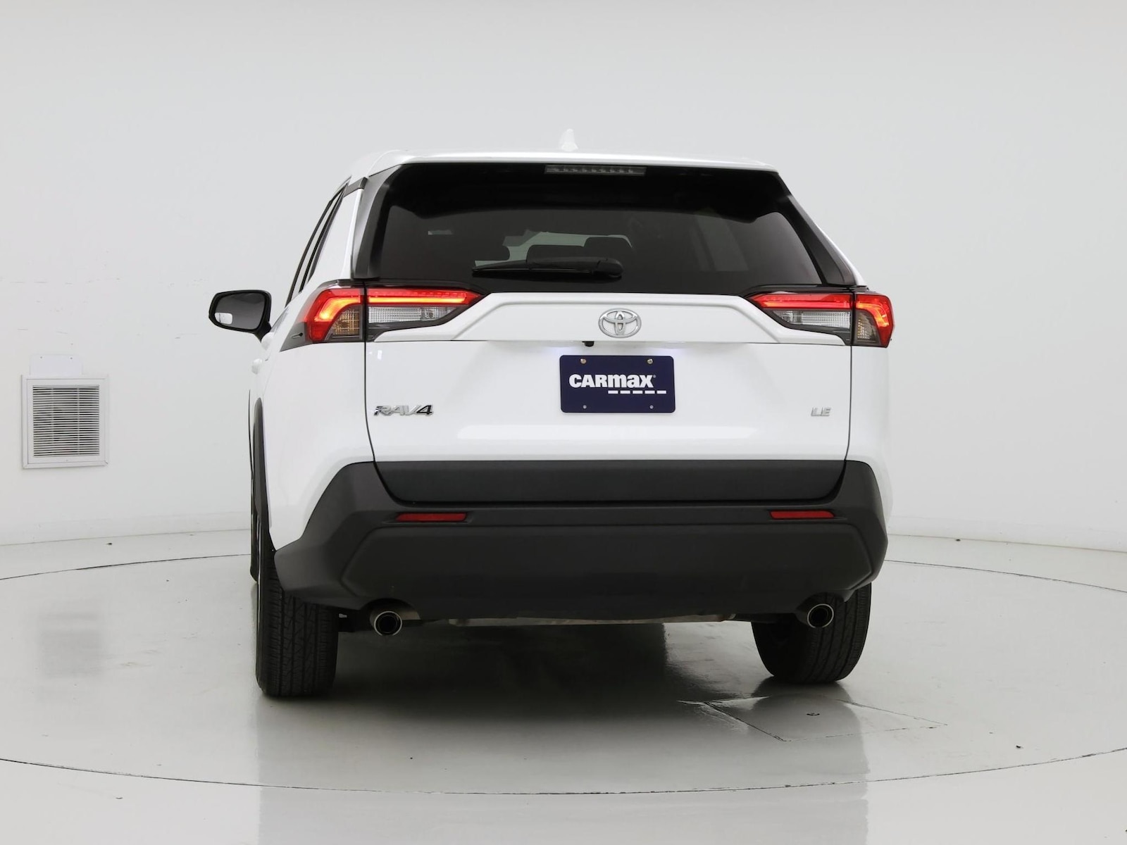 2023 Toyota RAV4 LE - Photo 7