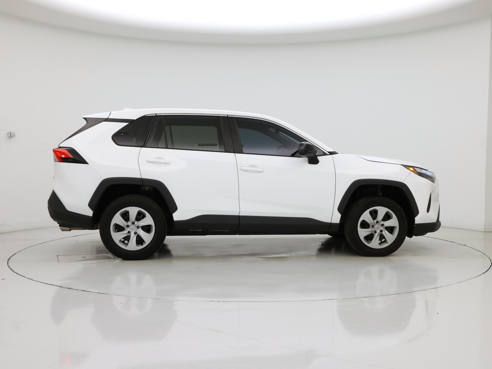 2023 Toyota RAV4 LE - Photo 8