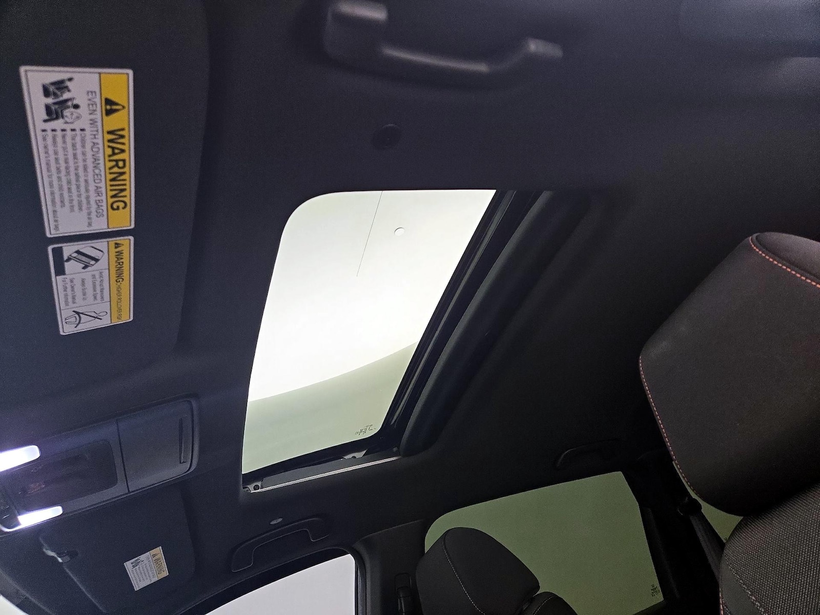 Sunroof(s) & Overhead Airbags