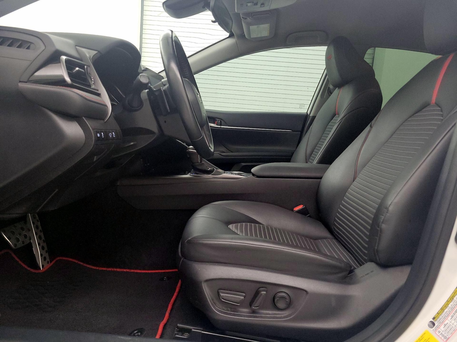 Power Seat(s) & Side Airbags