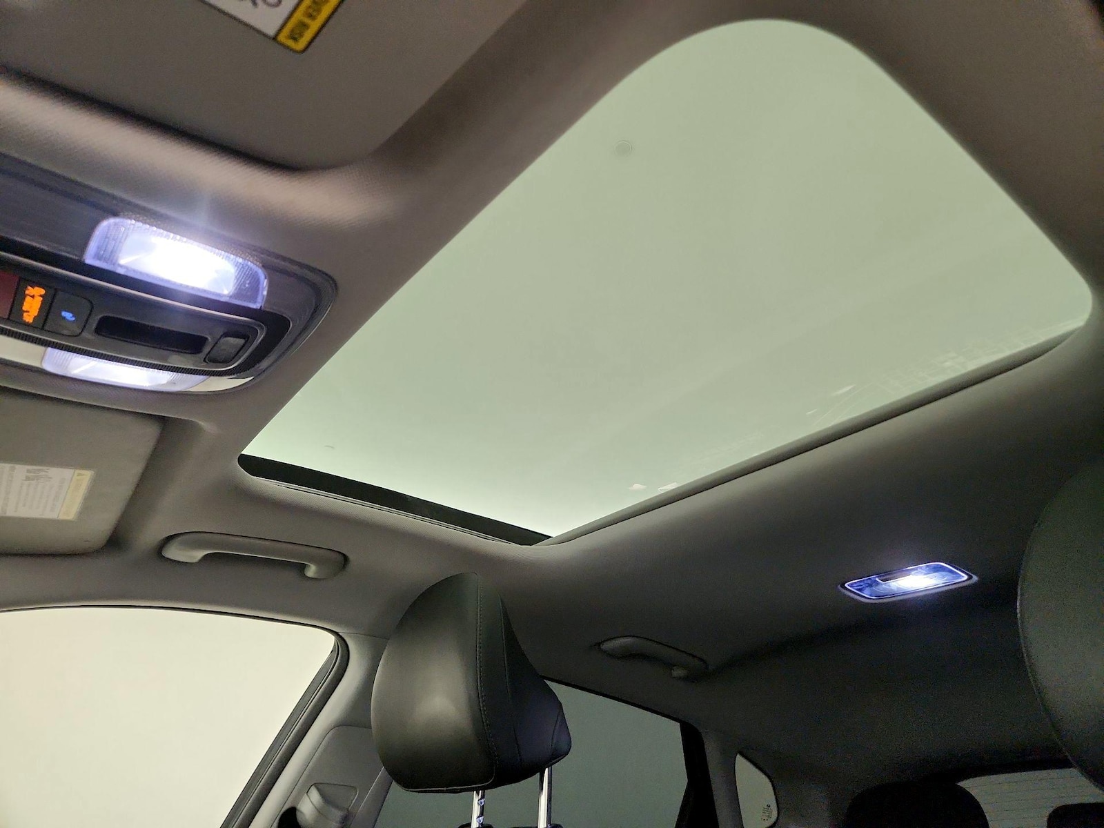 Sunroof(s) & Overhead Airbags