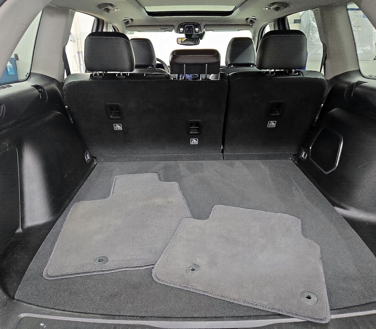 Trunk/Cargo (Seats Up)