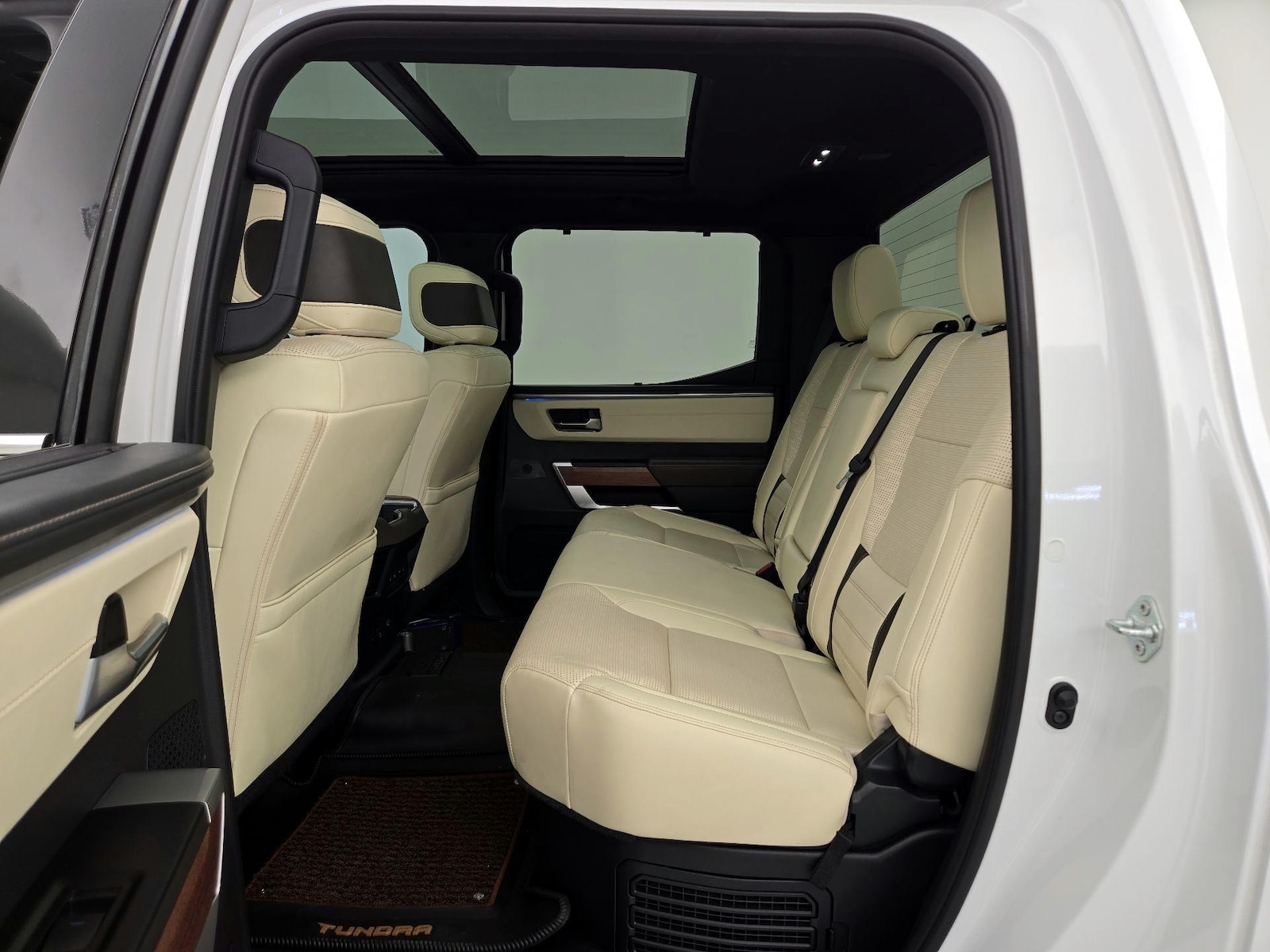 Rear A/C Seat(s)