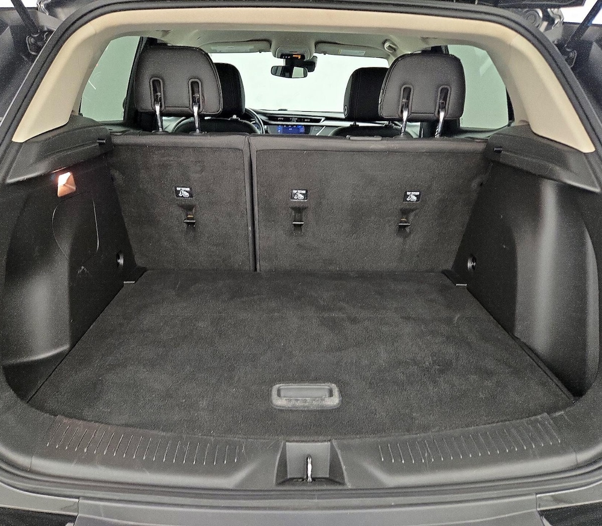 Trunk/Cargo (Seats Up)