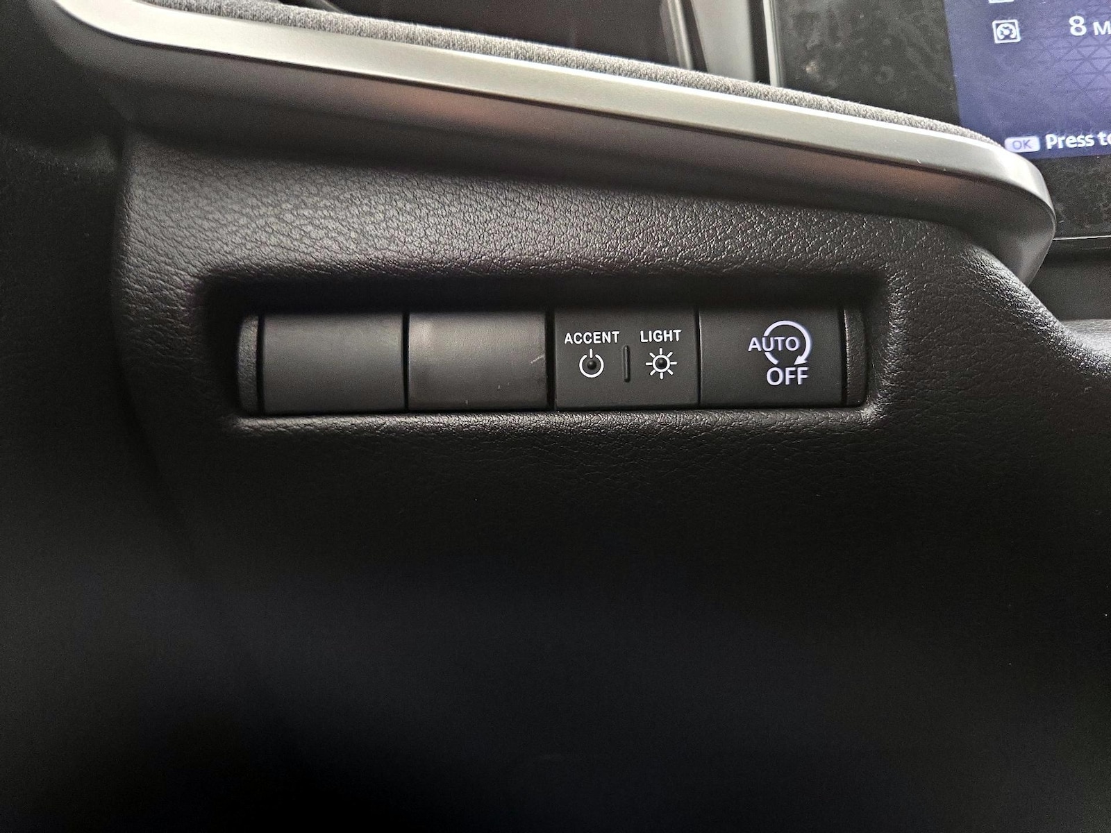2025 Nissan Kicks SV - Photo 14