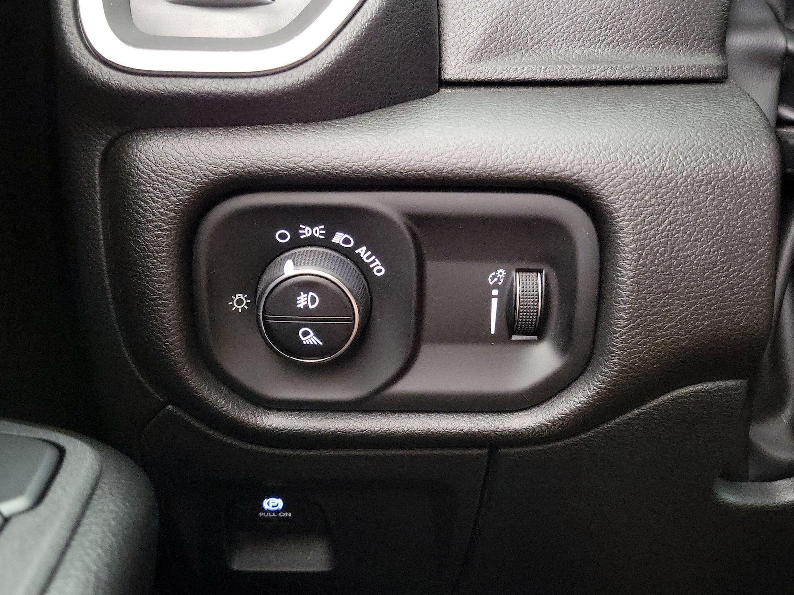 2025 RAM Ram 1500 Pickup Tradesman - Photo 14