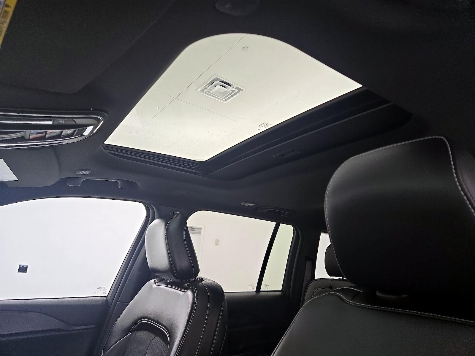 Sunroof(s) & Overhead Airbags