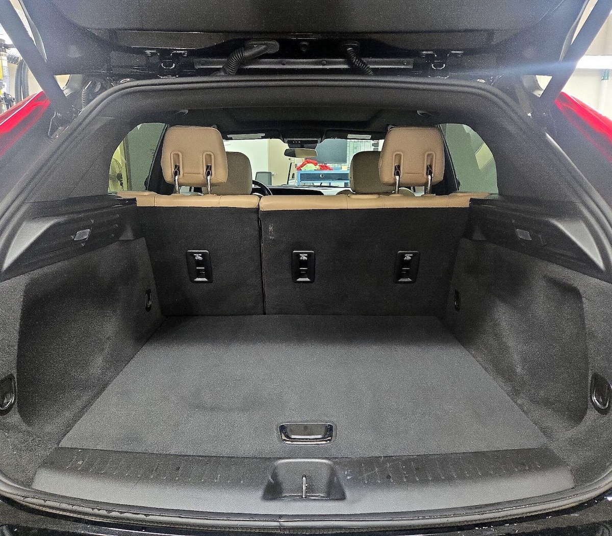 Trunk/Cargo (Seats Up)
