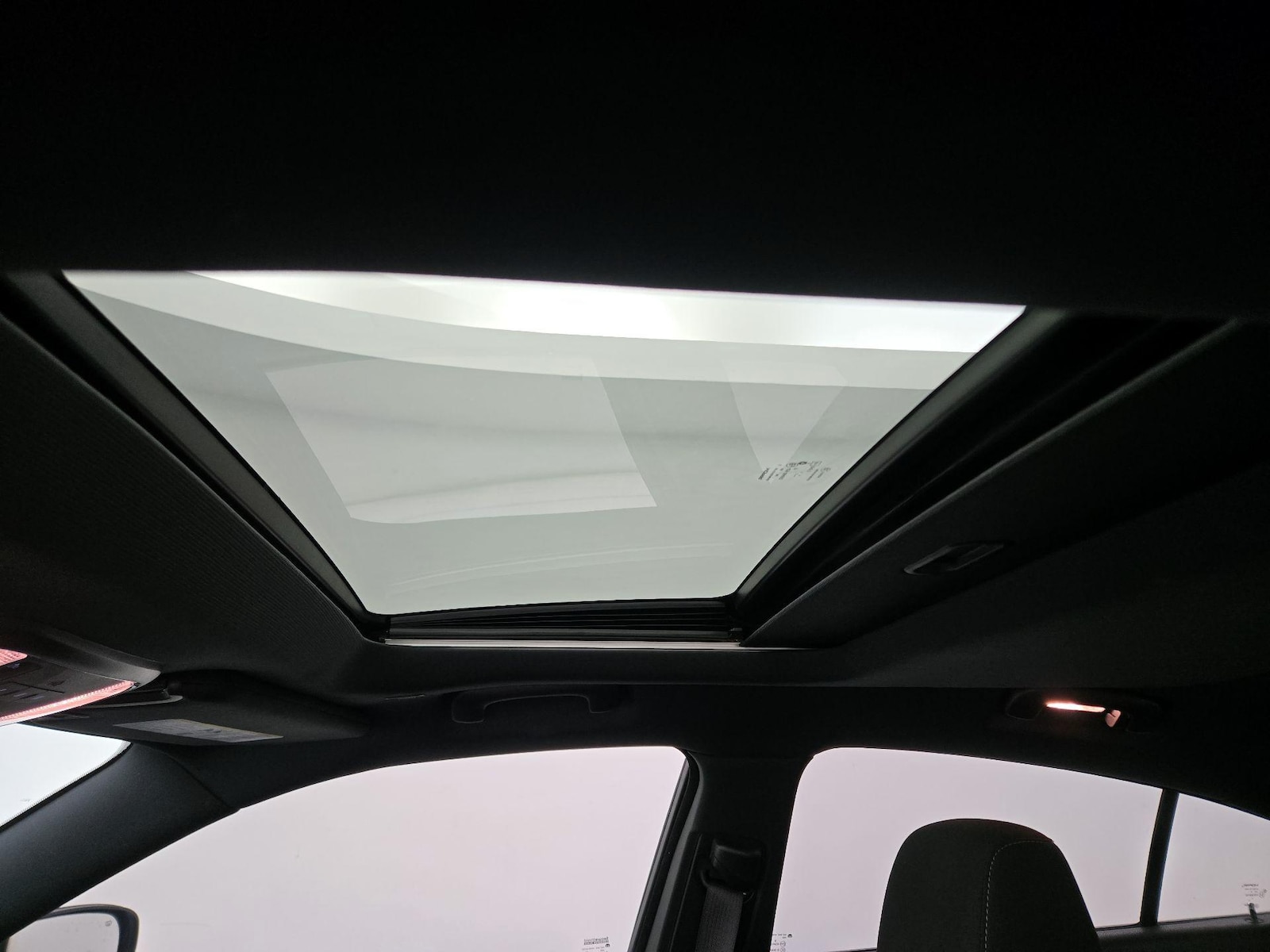 Sunroof(s) & Overhead Airbags
