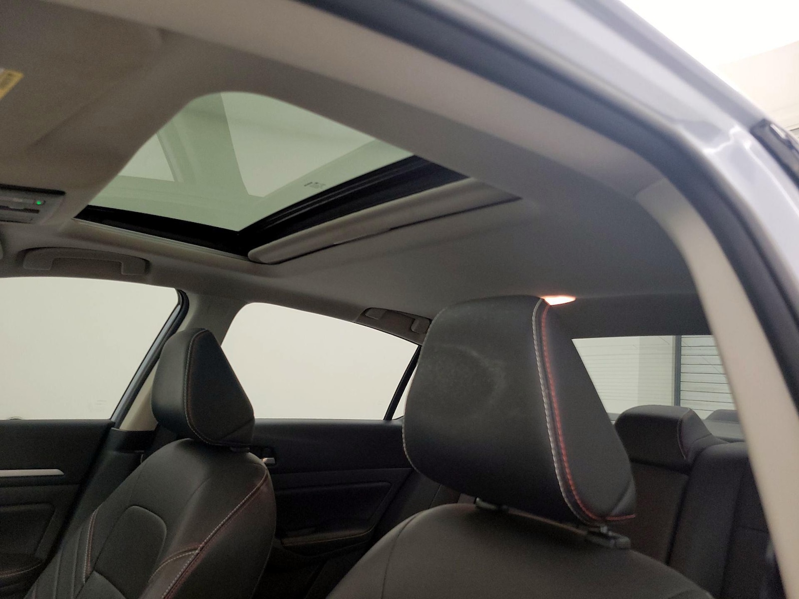 Sunroof(s) & Overhead Airbags