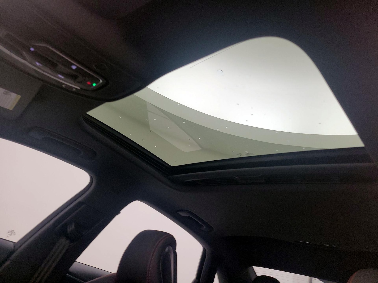 Sunroof(s) & Overhead Airbags