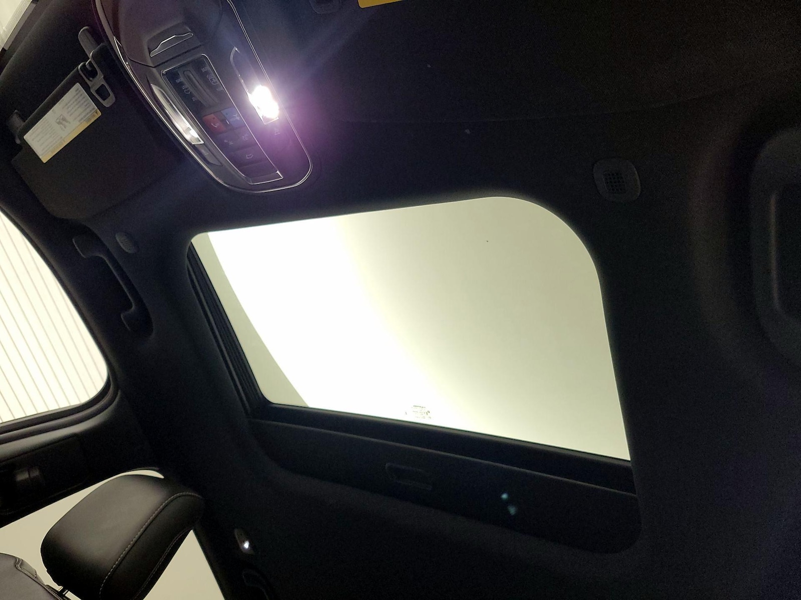 Sunroof(s) & Overhead Airbags